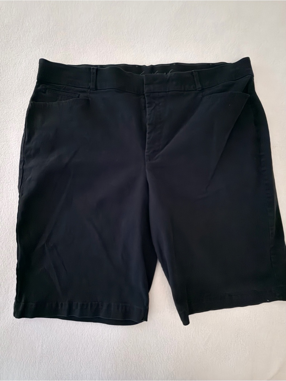 Gloria Vanderbilt Black Elastic Shorte